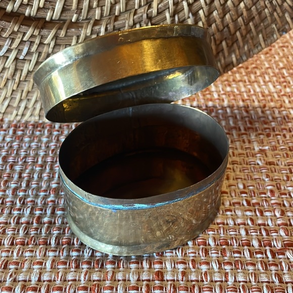 Vintage brass butterfly trinket box - Picture 10 of 12